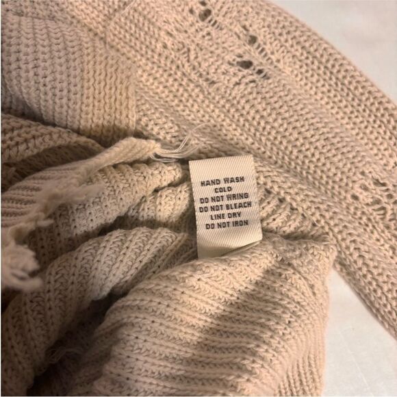 New Vintage Havana Oatmeal Women's Cold Shoulder Distressed Sweater size Small - Picture 10 of 13